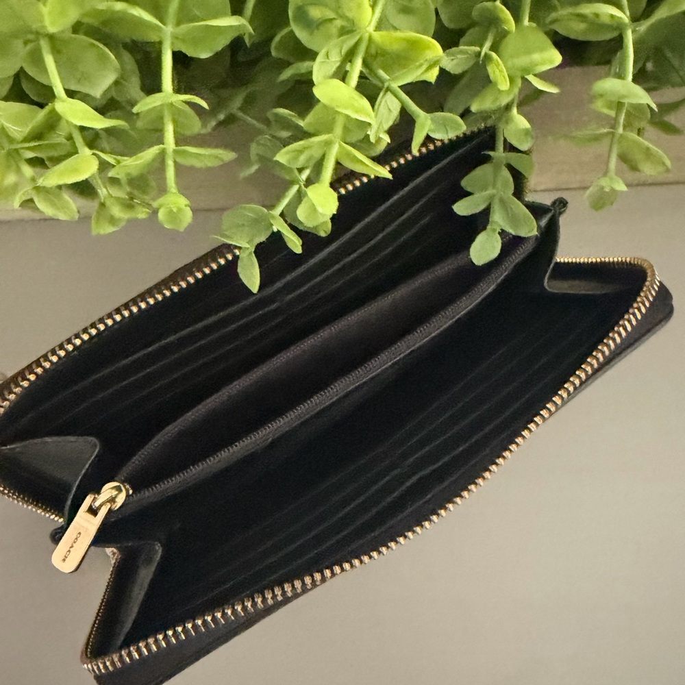 Coach Wallet - Picture 10 of 12
